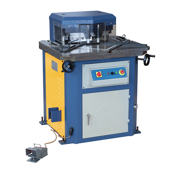 ADJUSTABLE HYDRAULIC NOTCHING MACHINE